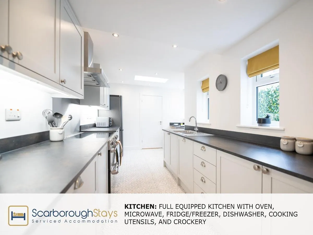 Scarborough Stays - Trafalgar Lodge - 4 Bedroomed House - Free Parking