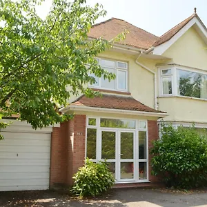 a-cozy-house-to-stay-in-sunny-bournemouth.bournemouth-hotels.org/